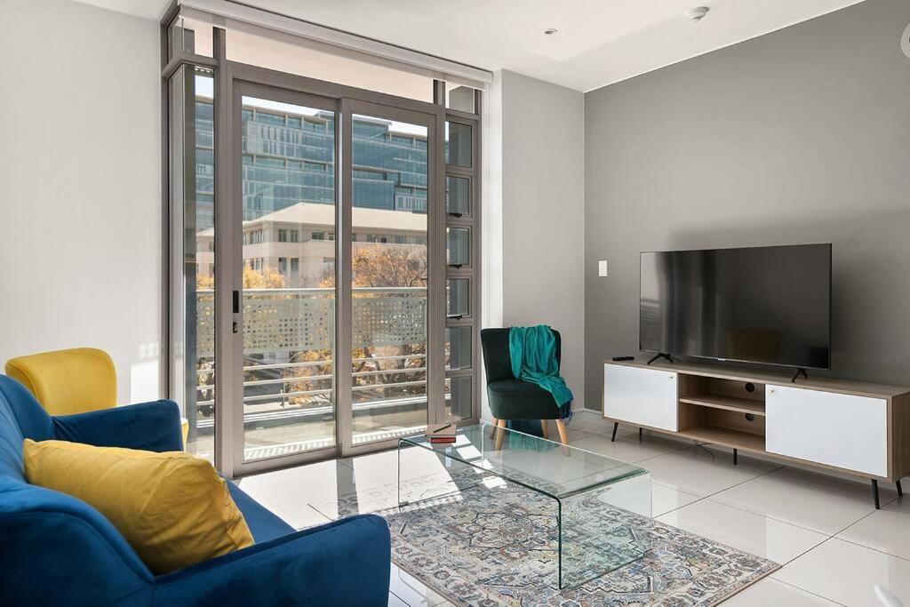 The Median Rosebank Luxury Apartment - Building With Generator Йоханнесбург Экстерьер фото
