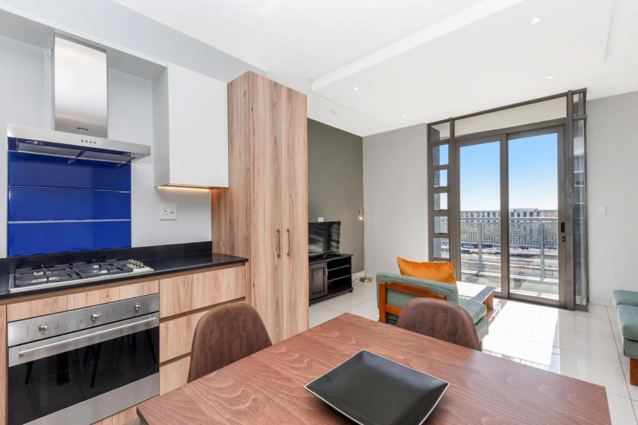 The Median Rosebank Luxury Apartment - Building With Generator Йоханнесбург Экстерьер фото