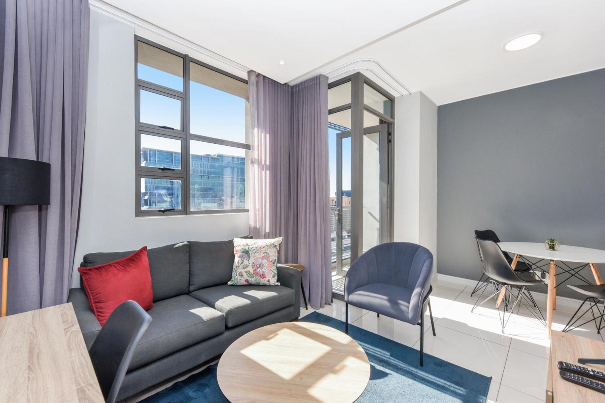 The Median Rosebank Luxury Apartment - Building With Generator Йоханнесбург Экстерьер фото